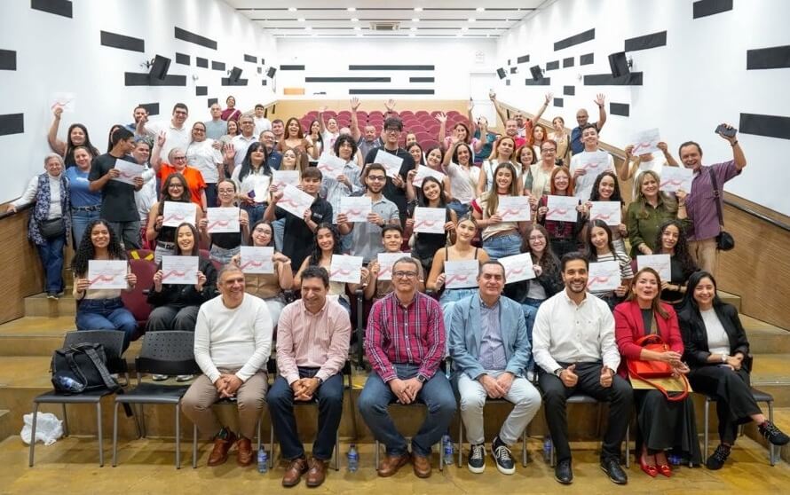 Envigado entrega estímulos educativos a 30 estudiantes