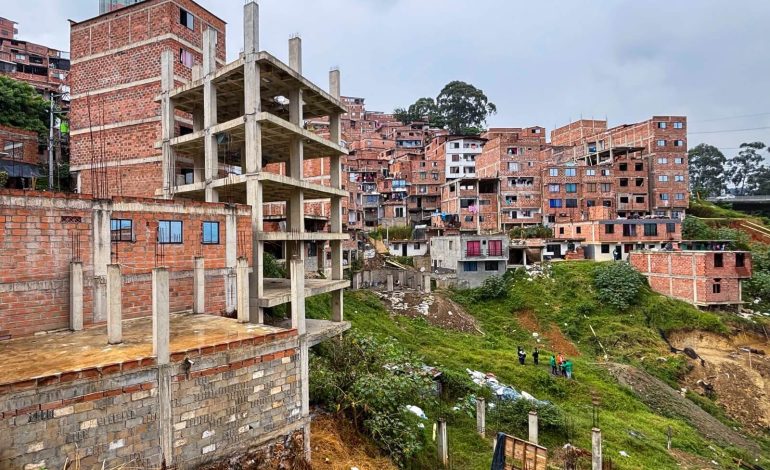 Medellín refuerza control contra construcciones ilegales