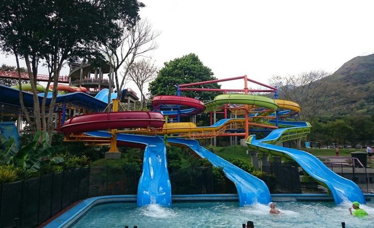 Niño de 10 años murió tras ser encontrado en el fondo de una piscina del Parque de las Aguas