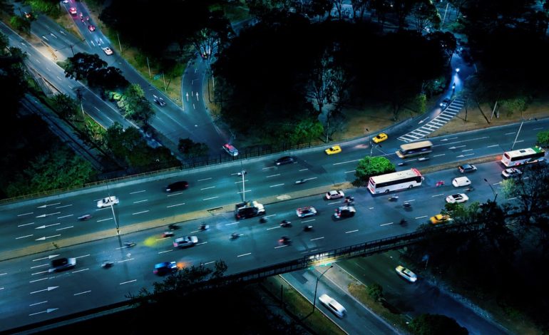 Puente Horacio Toro estrena alumbrado tras 20 años