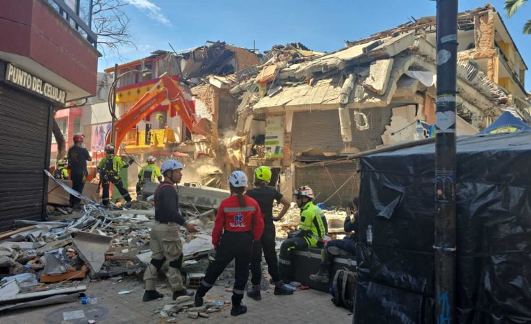 Rescates en Pereira avanzan entre escombros tras terremoto