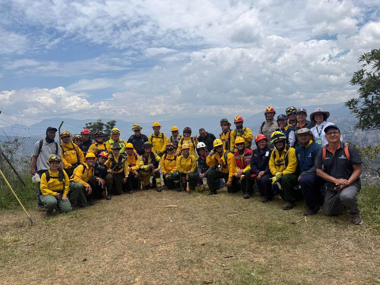 Envigado prepara 23 nuevos bomberos para enfrentar incendios