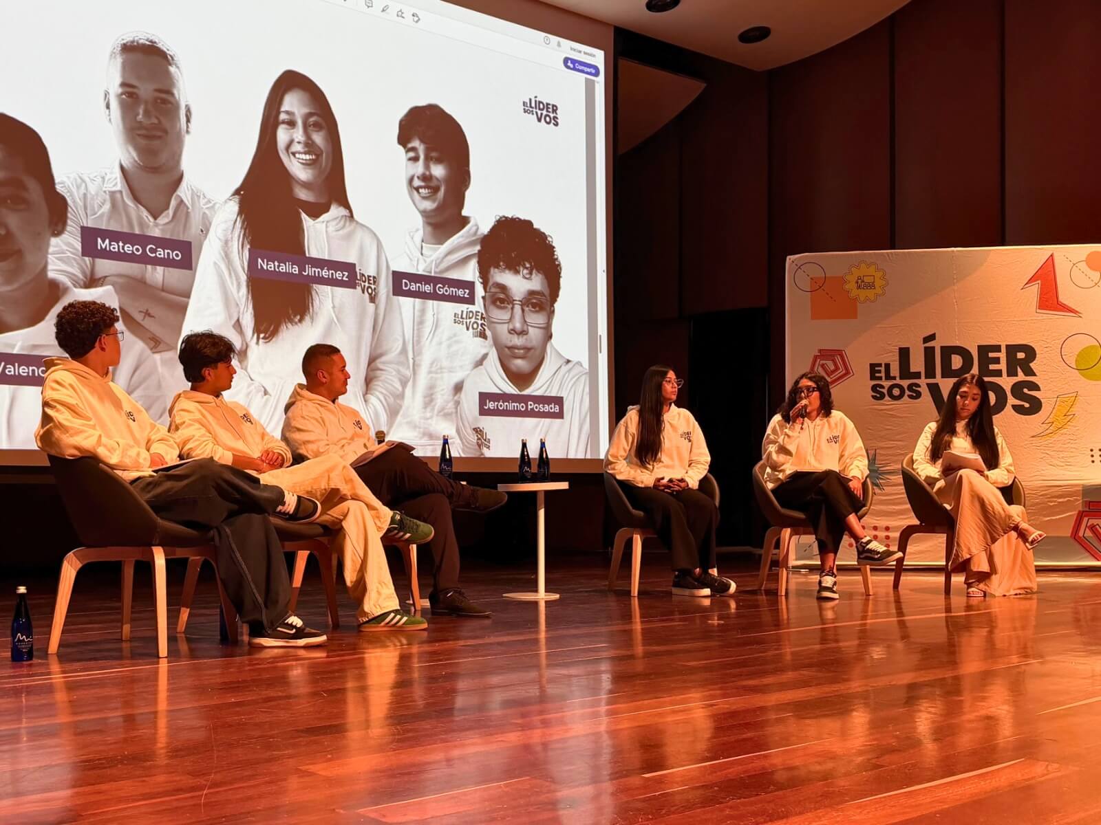 370 jóvenes fortalecen el liderazgo escolar en Medellín