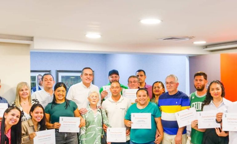 25 familias de Envigado reciben subsidios de vivienda