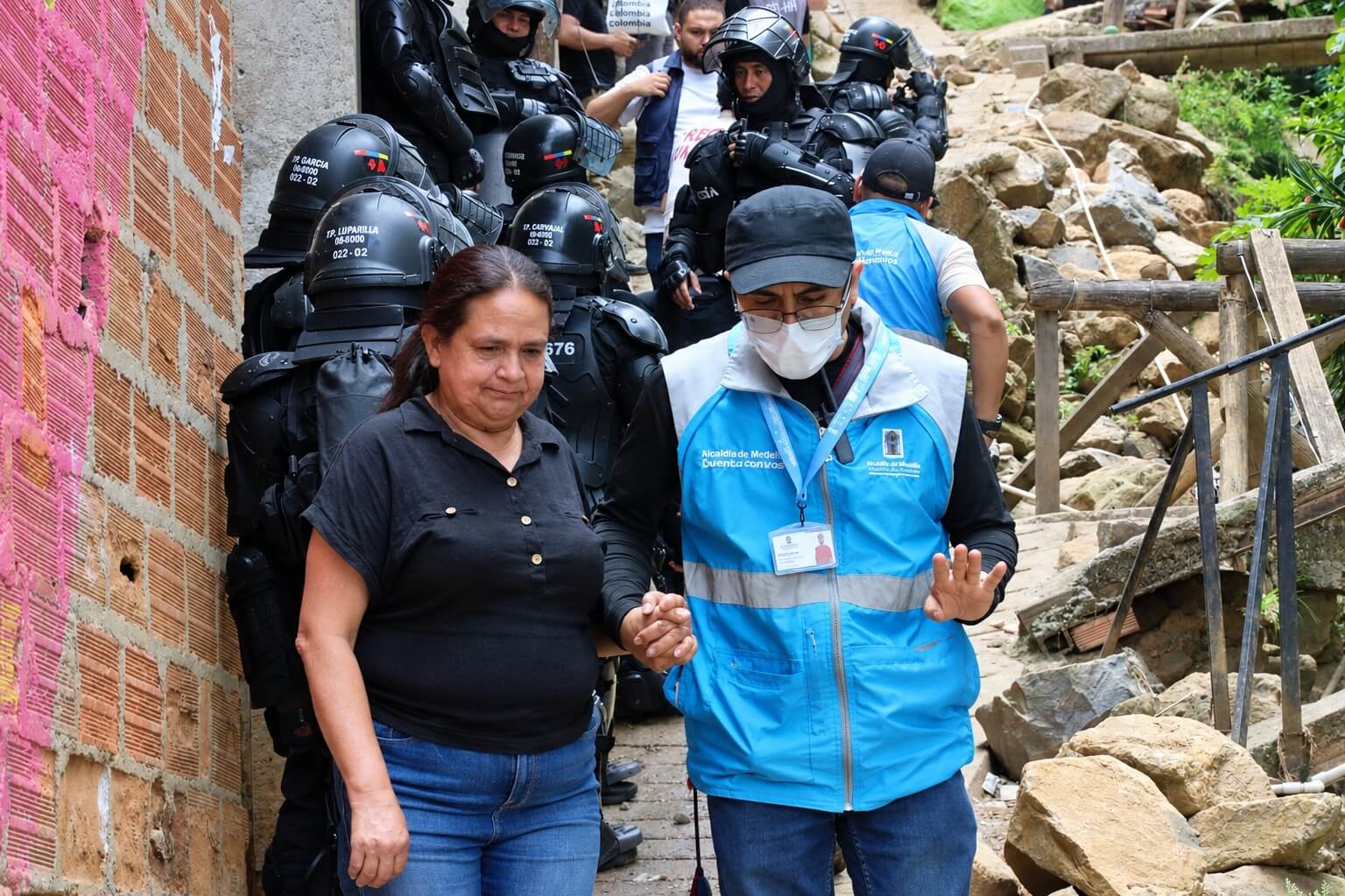 Tensión en Manrique durante evacuación de familias