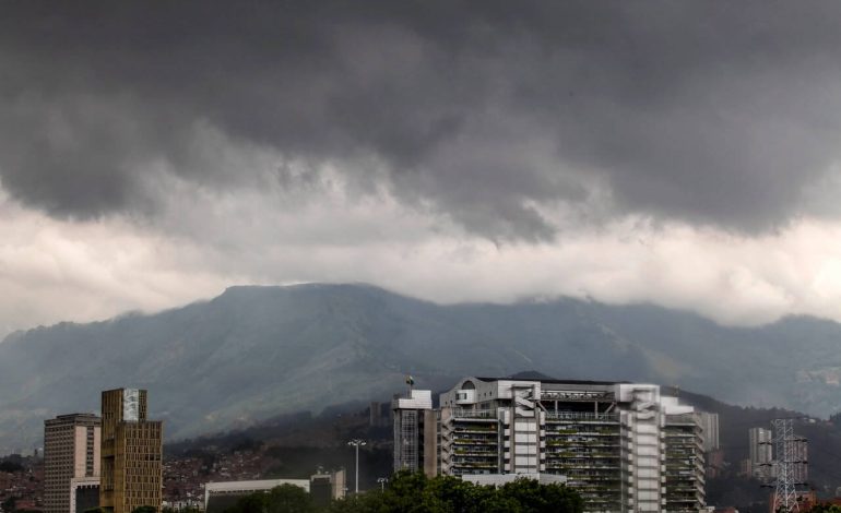 Tormenta dejó 263 descargas eléctricas en el Valle de Aburrá