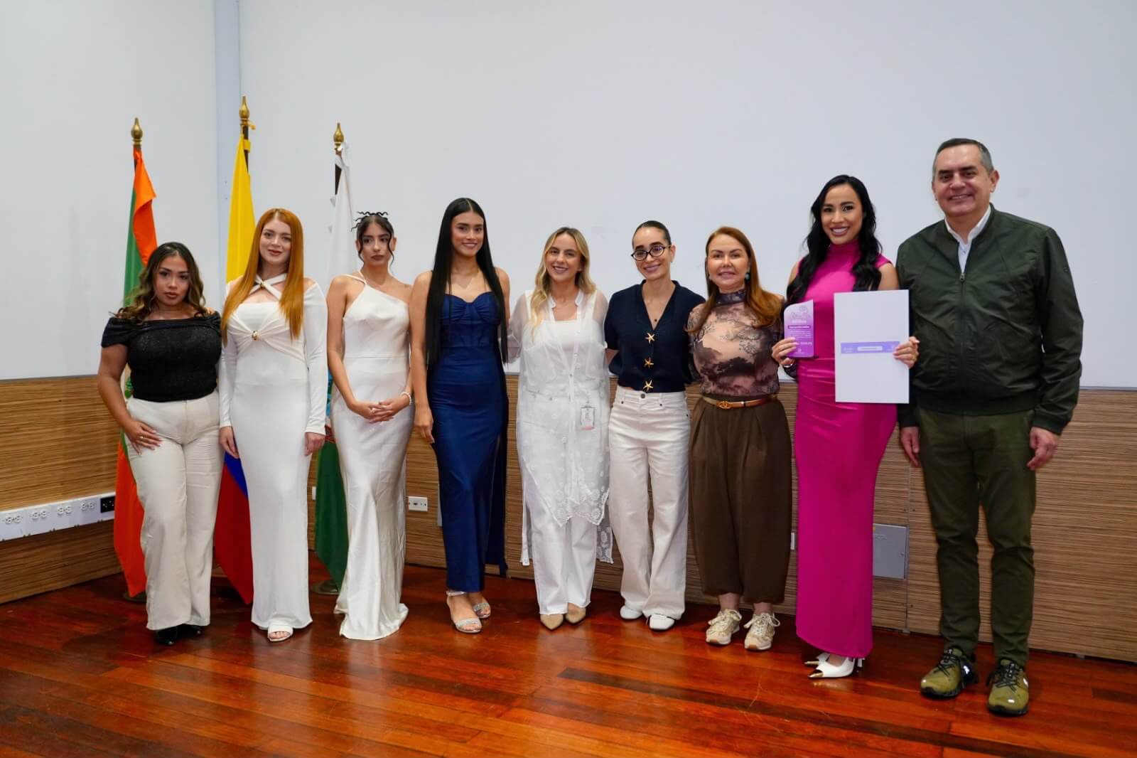 Envigado convierte salones de belleza en redes de apoyo emocional