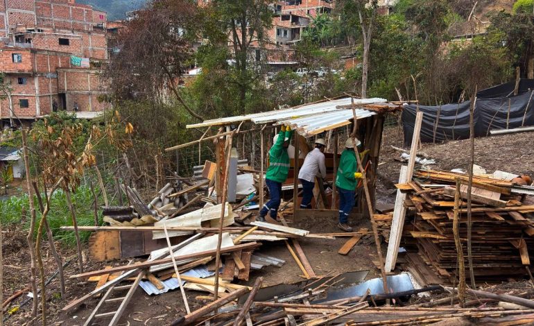 Sellan 17 obras en zona protegida de Altavista