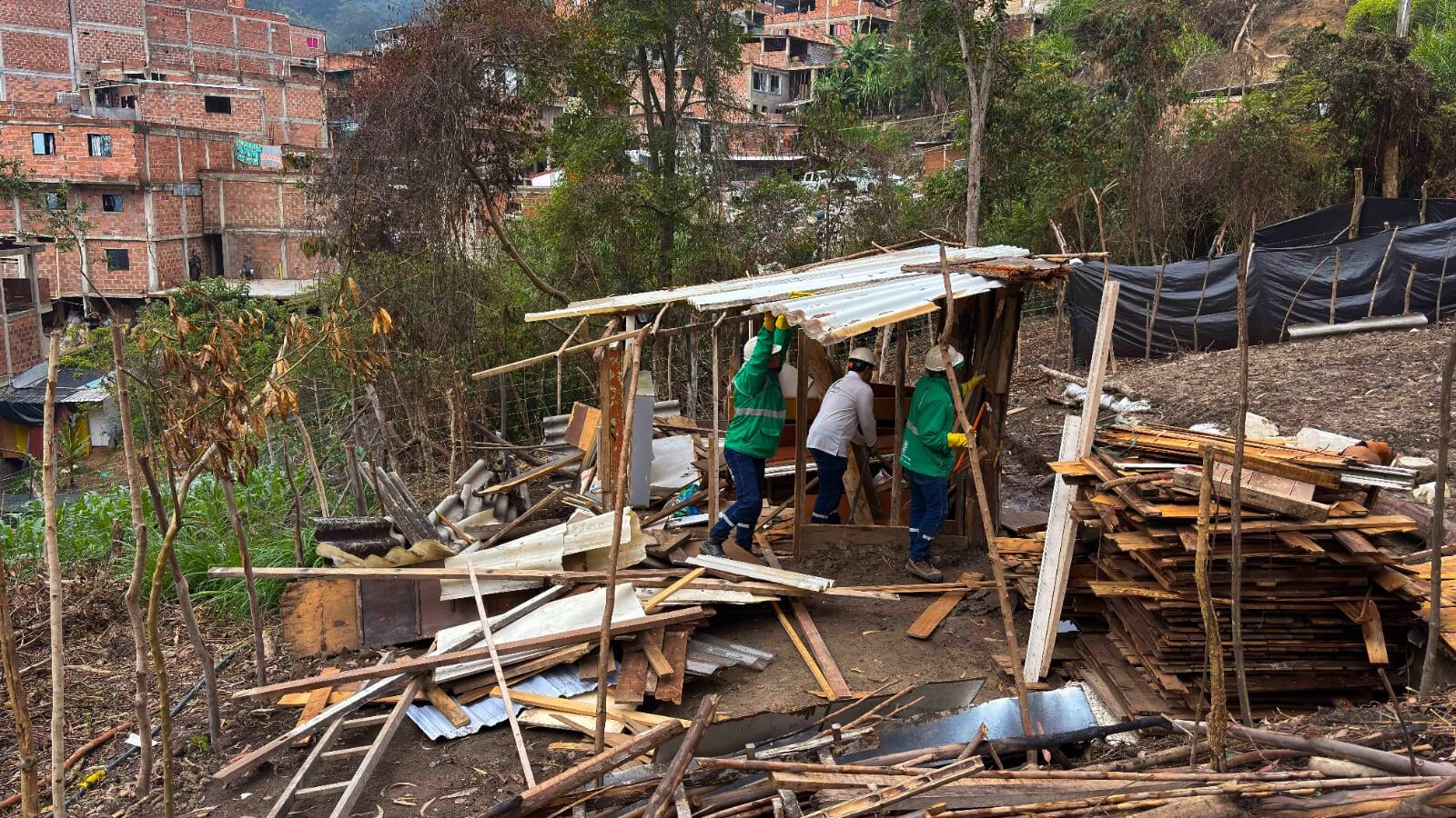 Sellan 17 obras en zona protegida de Altavista