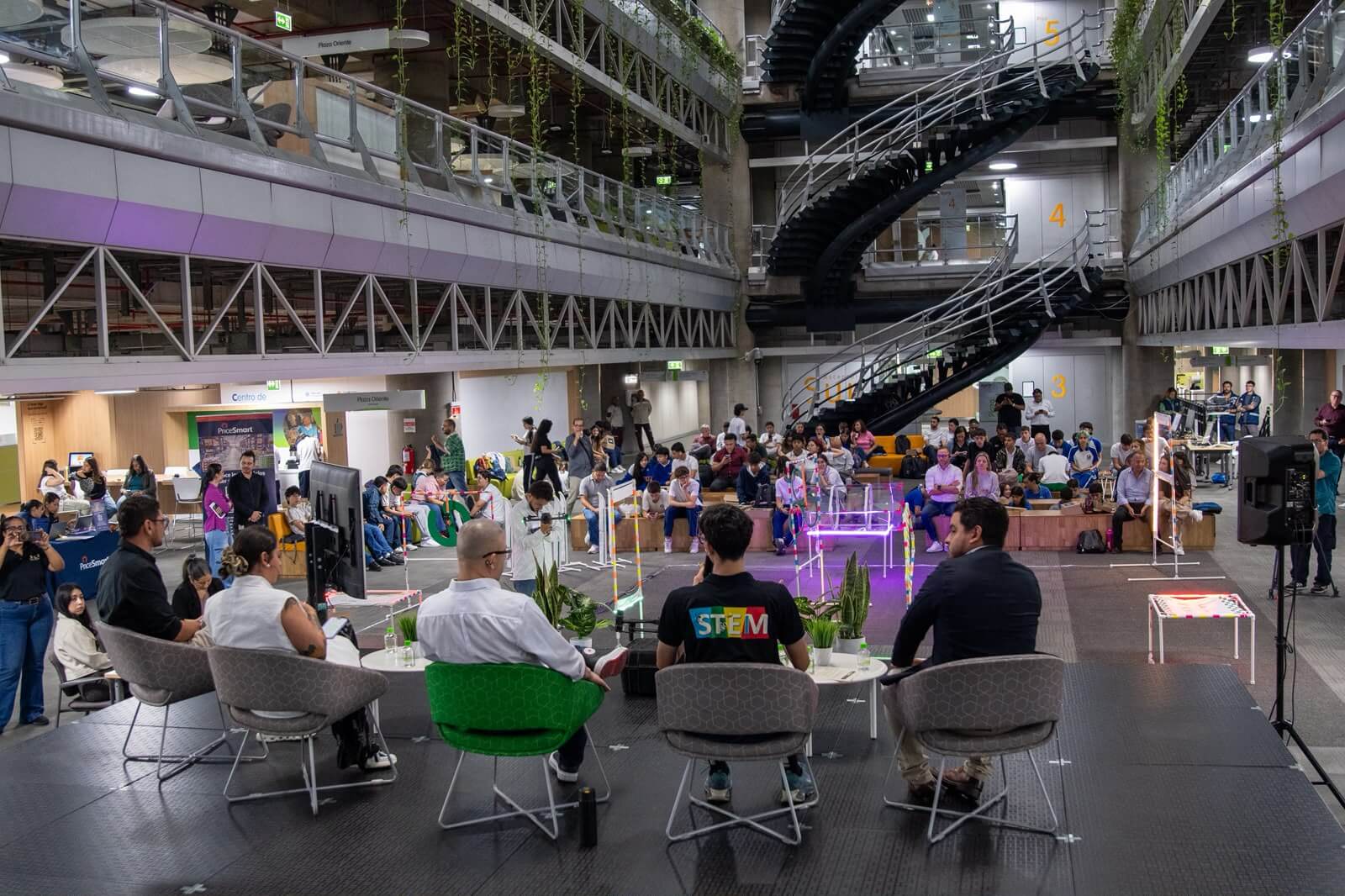 Estudiantes de Medellín ganan reto de innovación con drones
