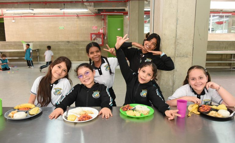 Itagüí supera la meta nacional de cobertura del PAE con 19.223 estudiantes beneficiados
