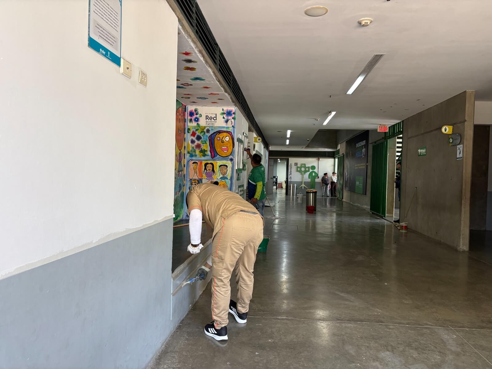 Reclusos ayudan a recuperar escenarios deportivos en Medellín
